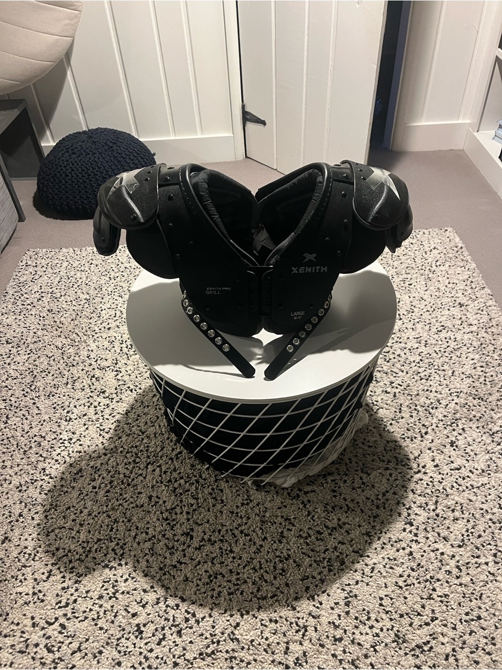 Xenith Men's Black Shoulder Pads - Large